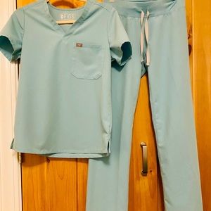 Figs sea foam green xs scrubs Livingston Catarina